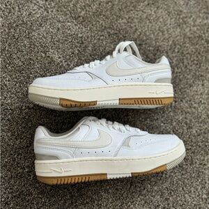 Nike gamma sneakers new